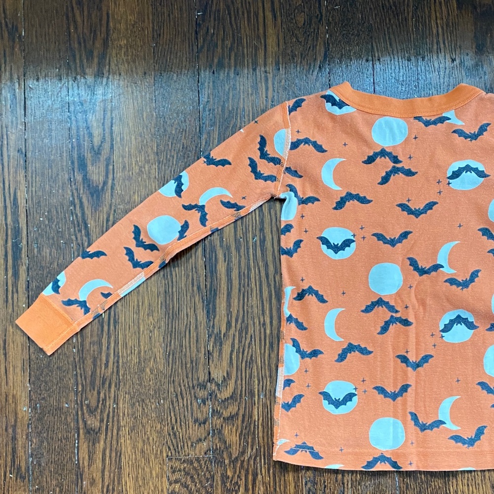 Hanna Andersson Orange Bat Print Organic Kids Pajamas - Picture 6 of 10